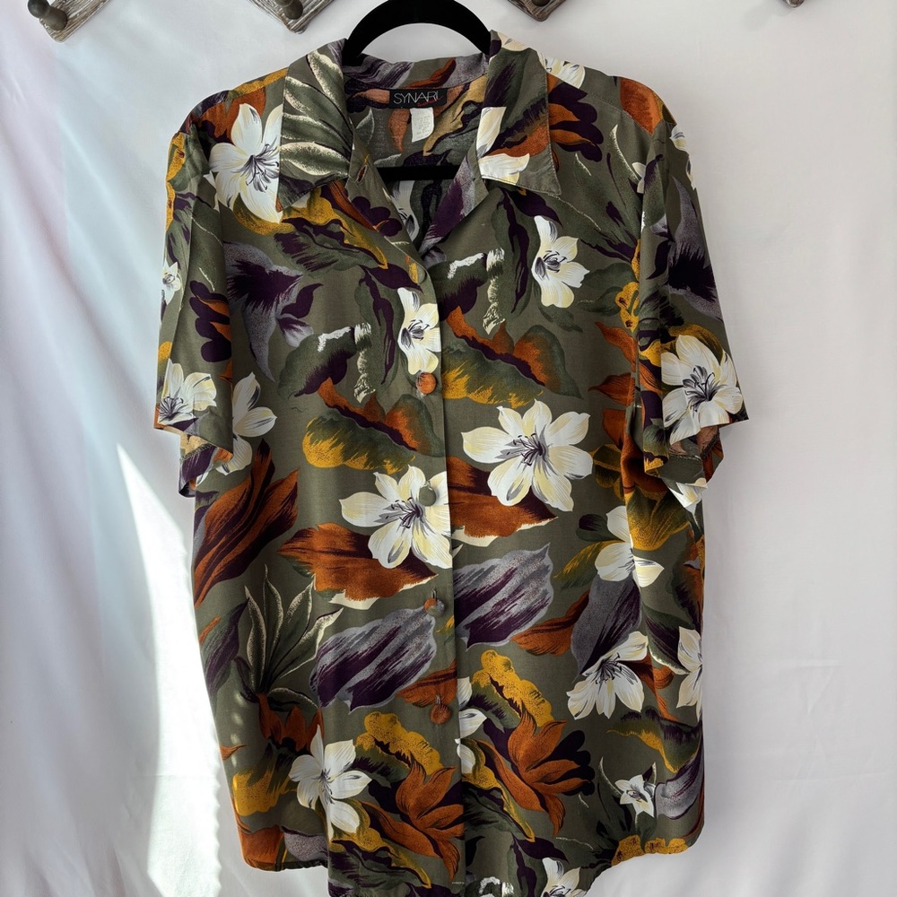 Vintage Synari Sz16 Rayon Made in USA Multicolor Floral Short Sleeve Shirt